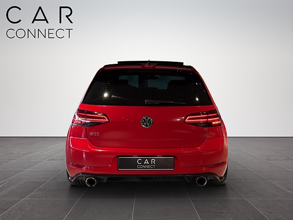 Volkswagen Golf VII 12 of 30