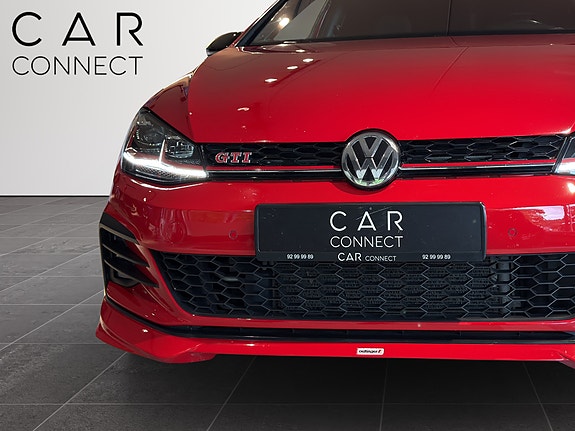 Volkswagen Golf VII 17 of 30