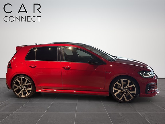 Volkswagen Golf VII 14 of 30