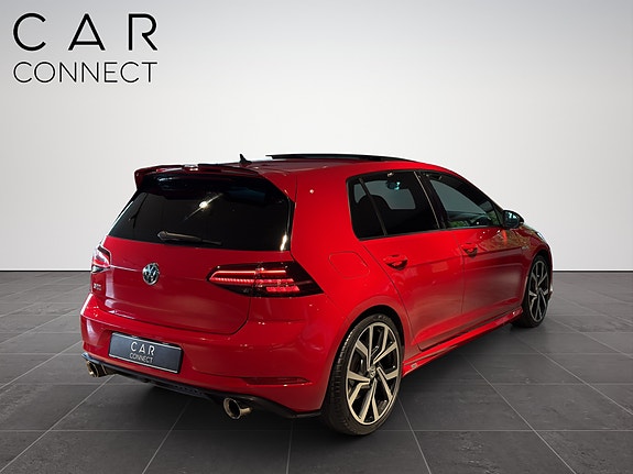 Volkswagen Golf VII 13 of 30
