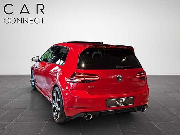 Volkswagen Golf VII 4 of 30