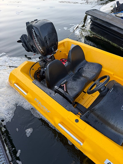 River 350XR med Mercury 10 elstart 4 of 5