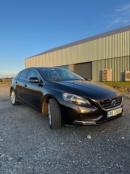 Volvo V40 3 of 5