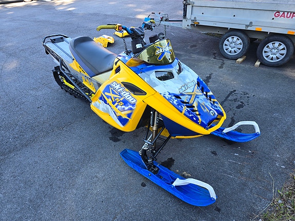 Ski-doo Summit XRS 2 of 5