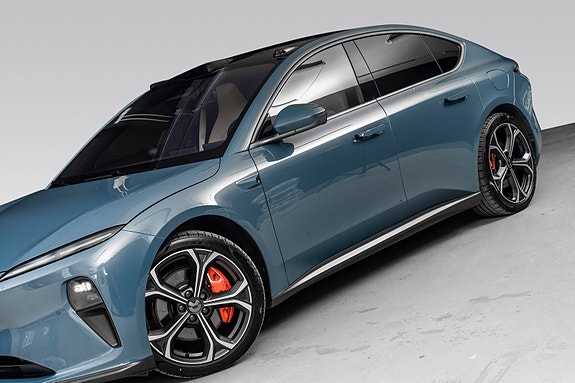 NIO ET5 3 of 5