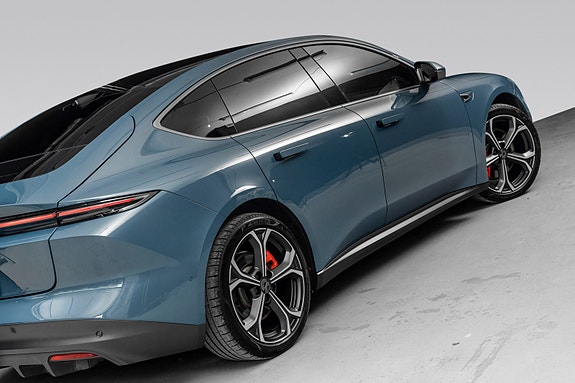 NIO ET5 4 of 5