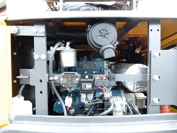 Sino LT 1018 Kubota motor 6 of 11