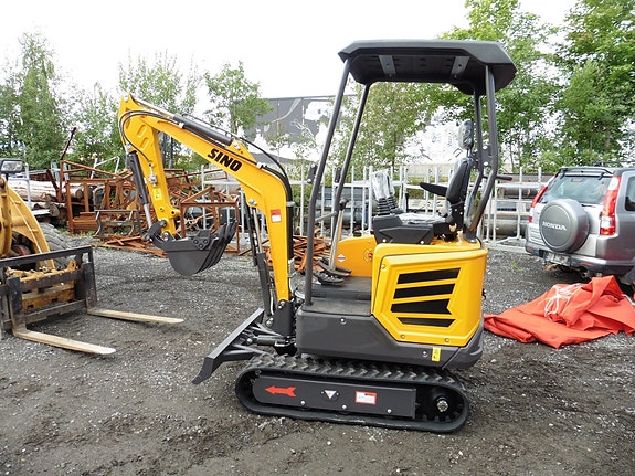 Sino LT 1018 Kubota motor 2 of 5