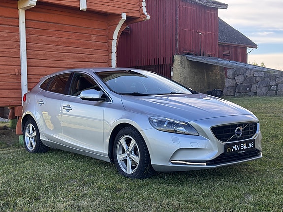 Volvo V40 3 of 5