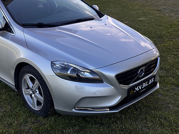 Volvo V40 4 of 5