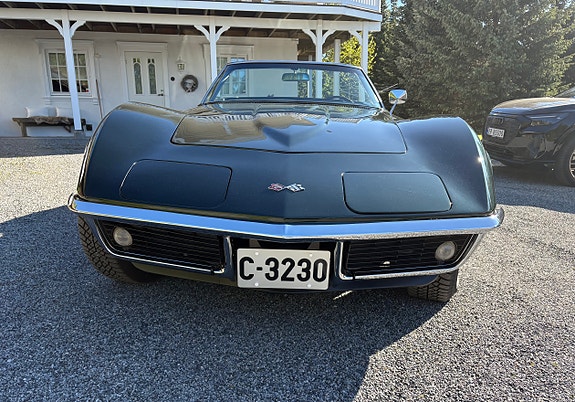 Chevrolet Corvette 2 of 5