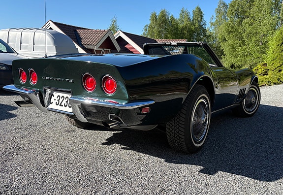 Chevrolet Corvette 3 of 5