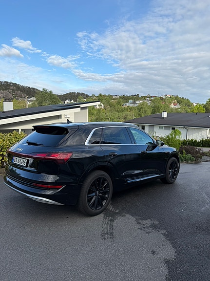 Audi e-tron 3 of 5