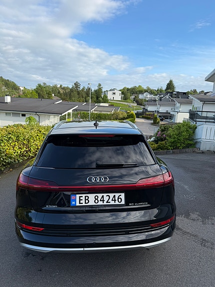 Audi e-tron 4 of 5