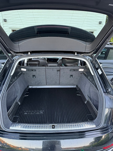 Audi e-tron 5 of 5