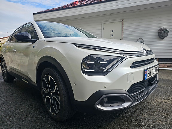 Citroen E-C4 X 4 of 5