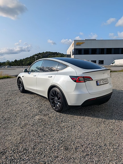 Tesla Model Y 5 of 5