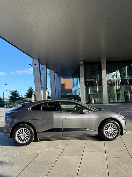 Jaguar I-PACE 2 of 5
