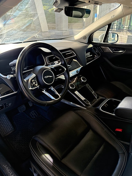 Jaguar I-PACE 5 of 5