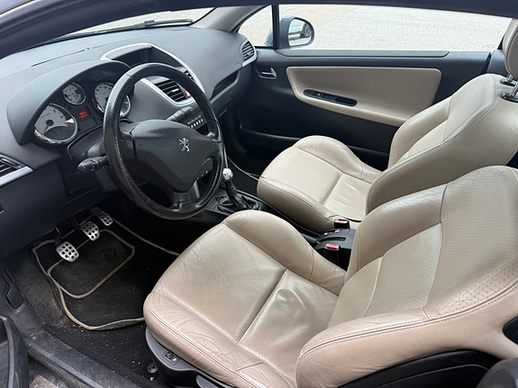 Peugeot 207 CC 3 of 6