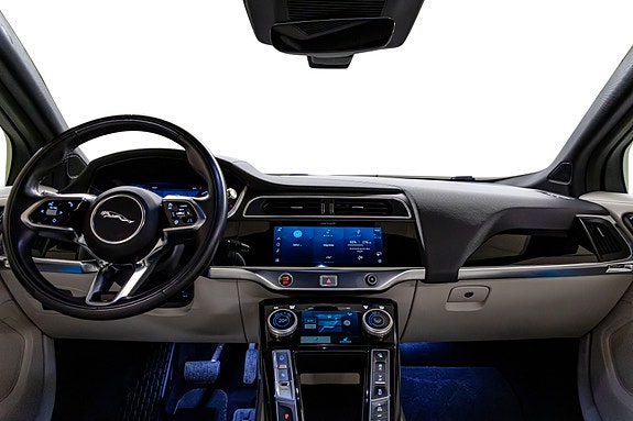 Jaguar I-PACE 3 of 5