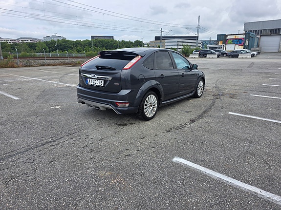 Ford Focus 8 of 23