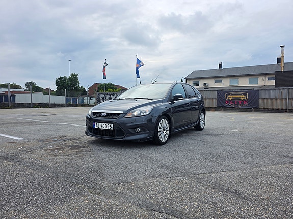 Ford Focus 2 of 5