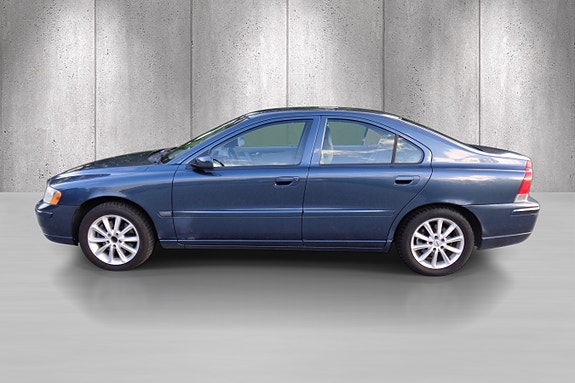 Volvo S60 2 of 5