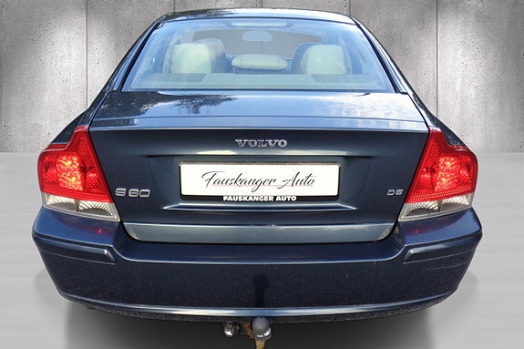 Volvo S60 4 of 5