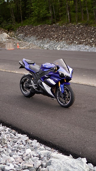 Yamaha YZF-R1 3 of 17