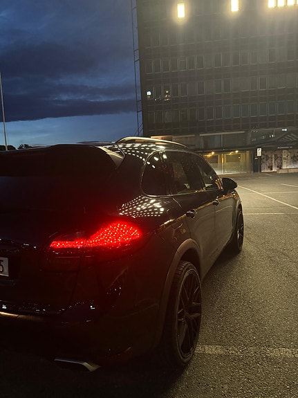Porsche Cayenne 7 of 12
