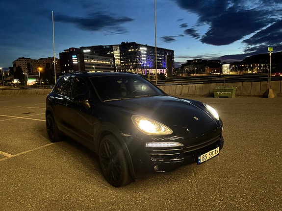 Porsche Cayenne 5 of 5
