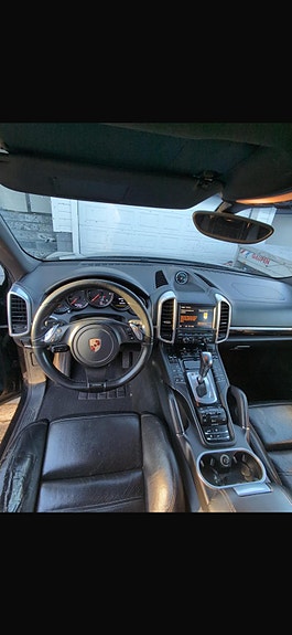 Porsche Cayenne 12 of 12
