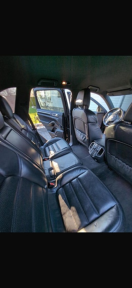 Porsche Cayenne 11 of 12