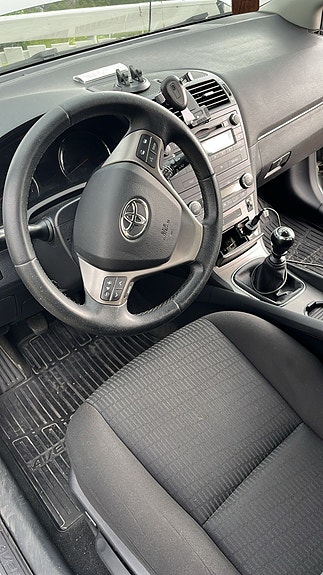 Toyota Avensis 4 of 5