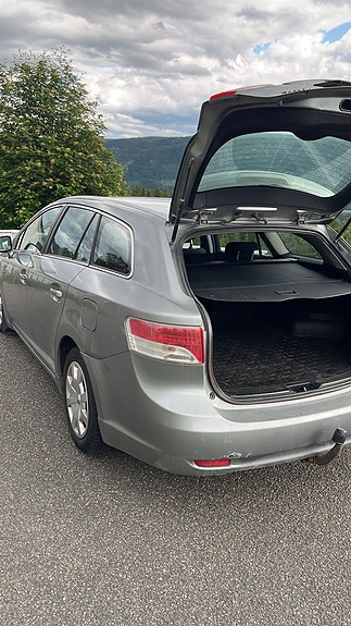 Toyota Avensis 3 of 5