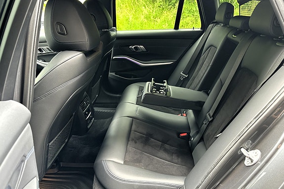 BMW 320d 11 of 30