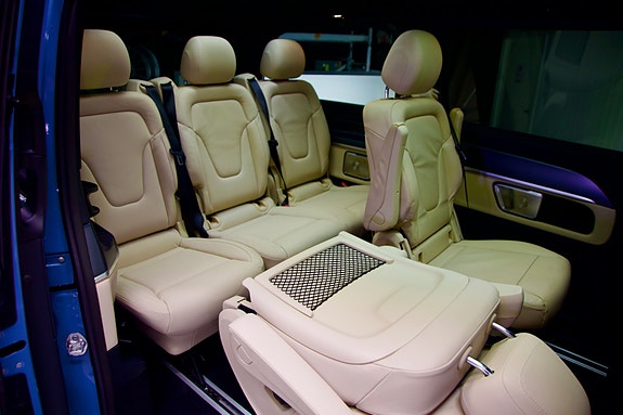 Mercedes-Benz EQV300 4 of 5