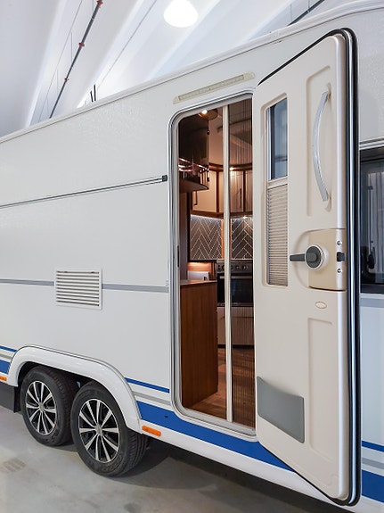 Polar 680 QB VK Selected 18 of 21