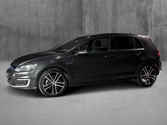Volkswagen Golf VII 2 of 5