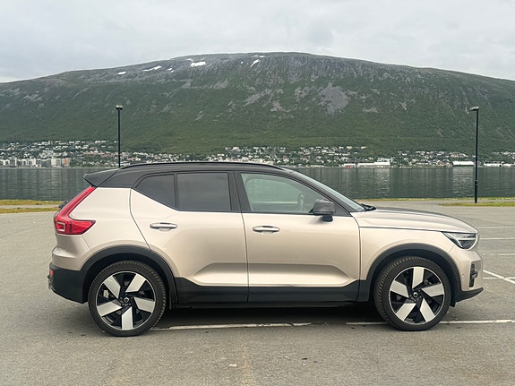 Volvo XC40 3 of 14