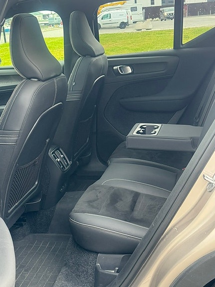 Volvo XC40 7 of 14