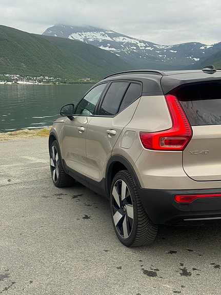 Volvo XC40 4 of 14