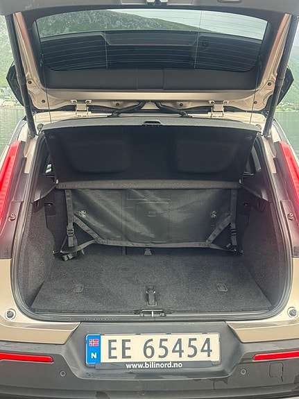 Volvo XC40 5 of 14