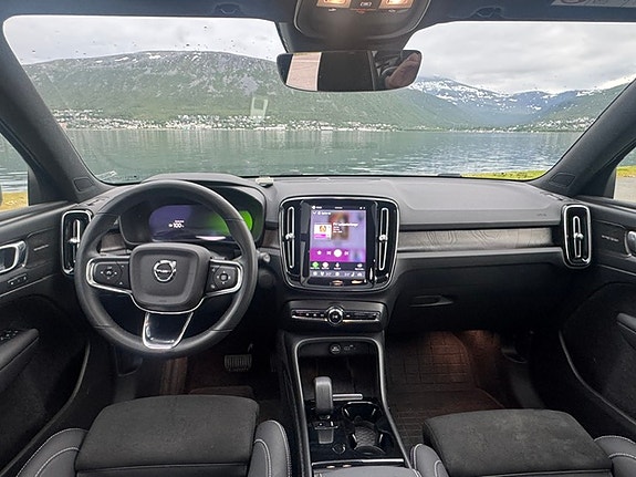 Volvo XC40 8 of 14