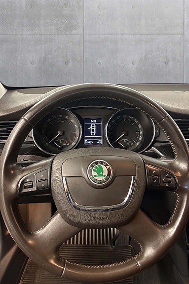 Skoda Superb 10 of 16