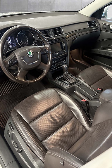 Skoda Superb 11 of 16