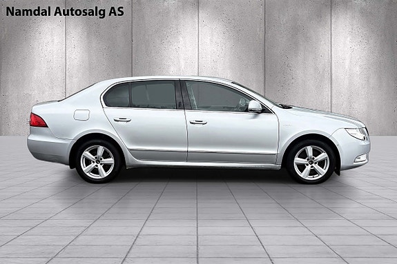 Skoda Superb 2 of 5