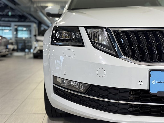 Skoda Octavia 2 of 5