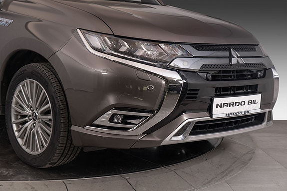 Mitsubishi Outlander 2 of 5